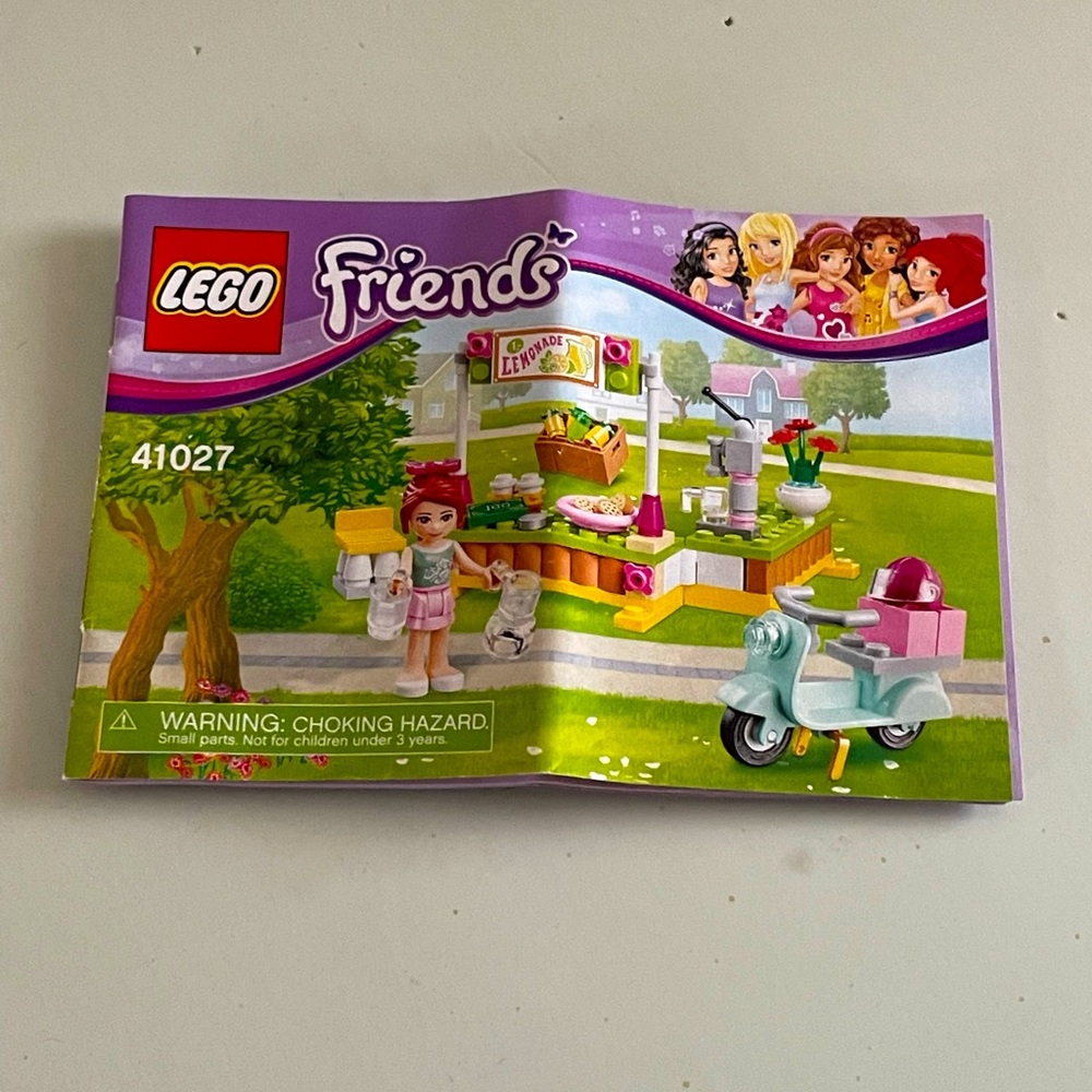 LEGO Friends 41027 Mia's Lemonade Stand